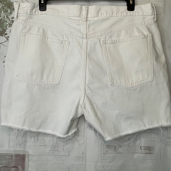 Old Navy Womens White Denim Slouchy Straight High Rise Frayed Shorts Plus 18 - Picture 4 of 5